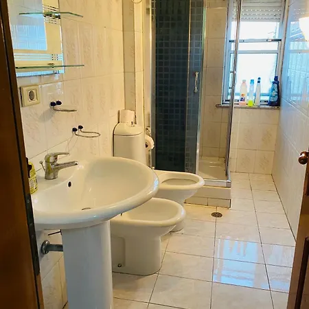 Downtown Central 2 Bedroom Ac Wifi Apartment *