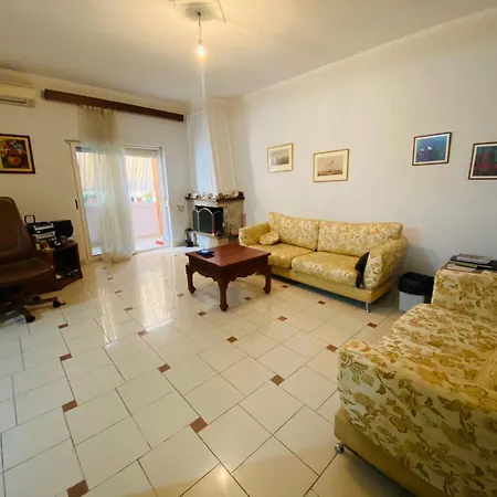Downtown Central 2 Bedroom Ac Wifi Apartment *